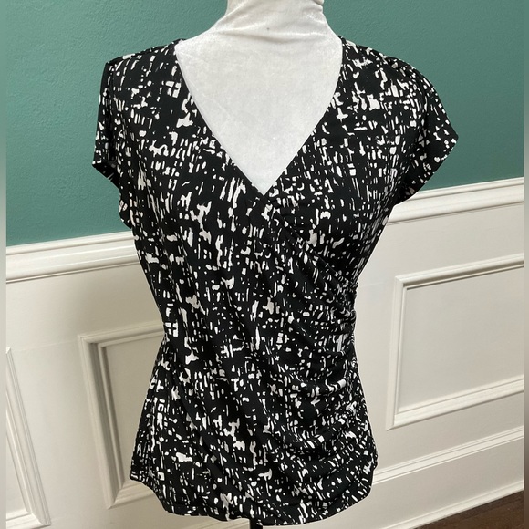 Apt 9 black and white blouse top. Size Large with faux wrap & ruching. - Picture 1 of 9